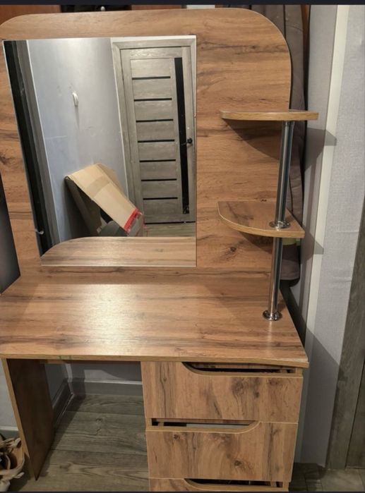 Туалетный столик