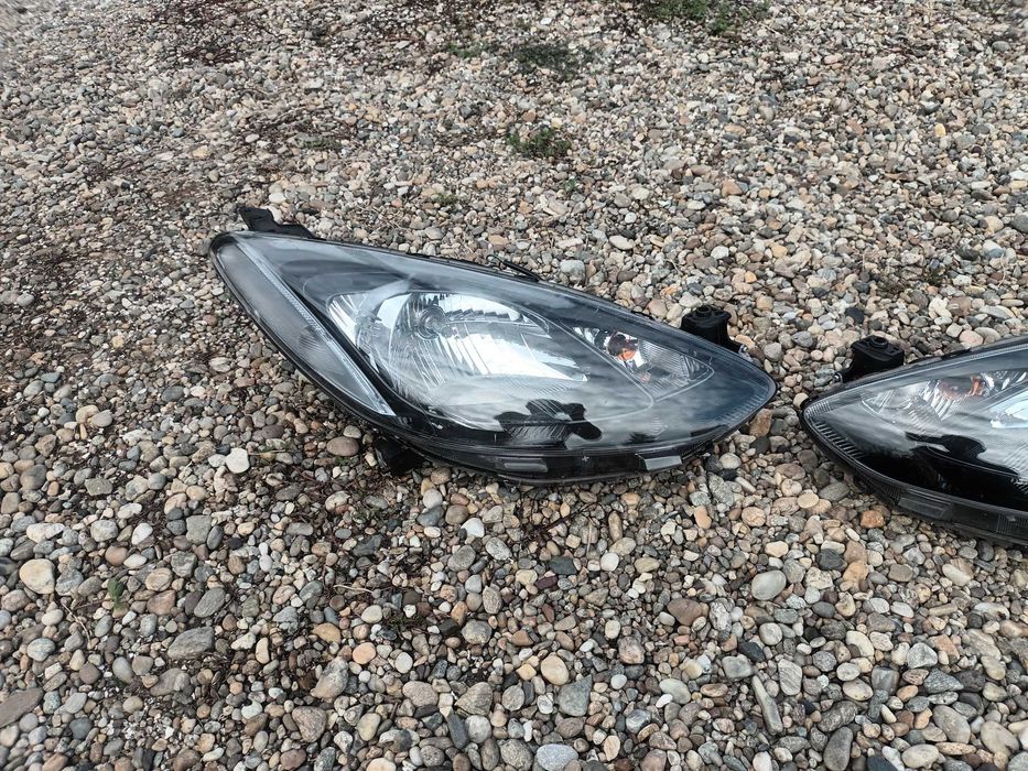 ляв и десен фар за мазда 2 07 - 14 MAZDA 2