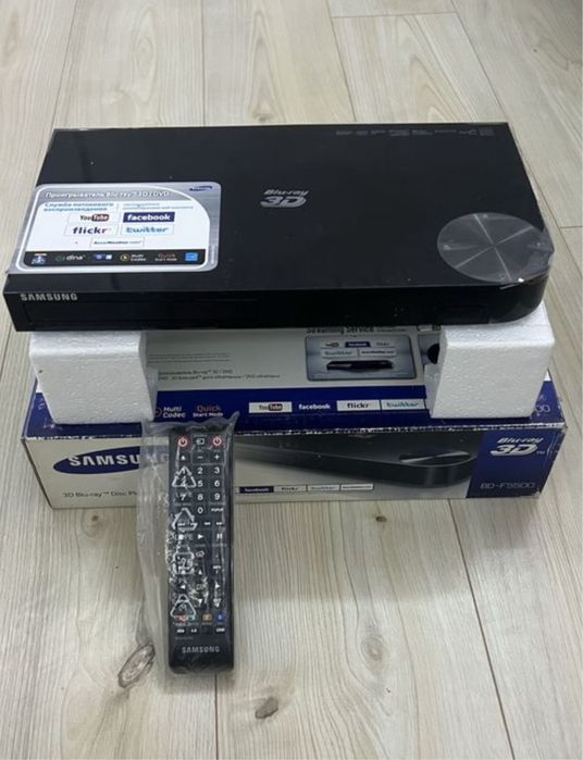 Плеер Samsung blu ray модель BD-F550
