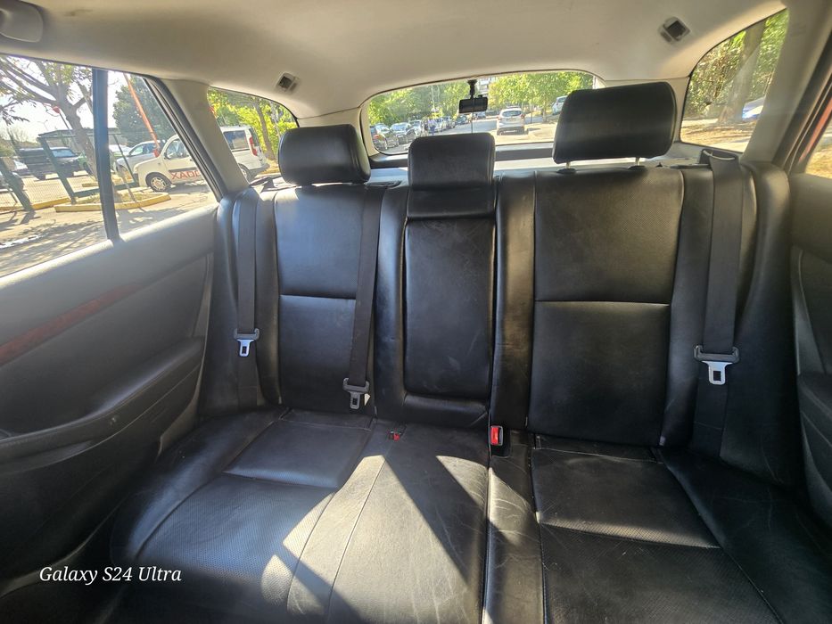 Продавам личния си автомобил Toyota Avensis T 25 2004 автомат