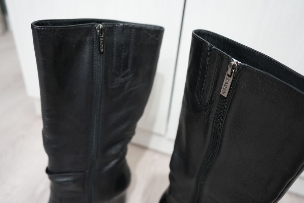 Продаются женские сапожки