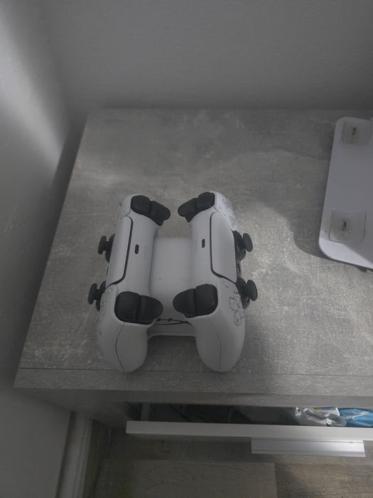 VAND/SCHIMB PS5 2tb ssd baracuda volan g29 peste  20 de jocuri noi