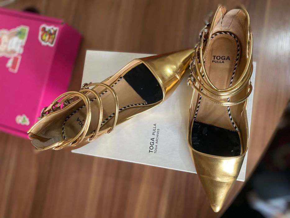 Брендовые сандали от Toga Pulla