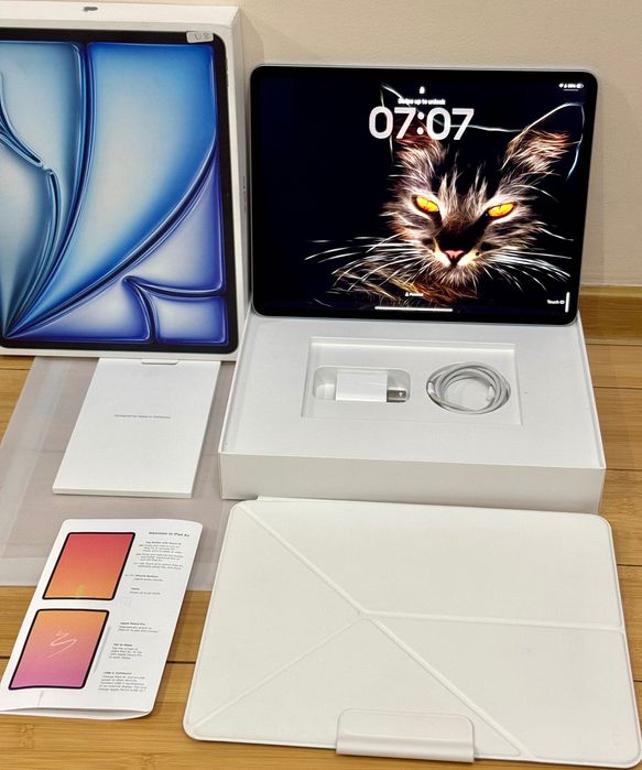 Ipad Air M2 13 (128gb) like new 100%