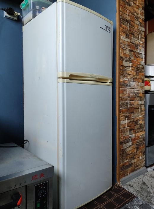 Холодильник сотилади  LG