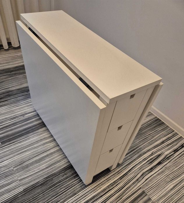 Mobilier apartament – canapea IKEA ASARUM + bucătărie MDF + masă IKEA NORDEN + corp make-up IKEA