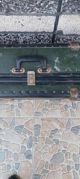 Голям дървен куфар