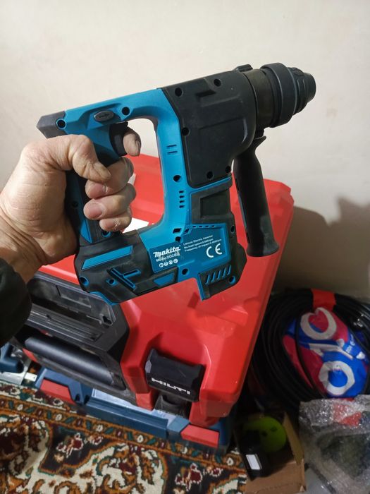 Перфоратор Макита аккумуляторный без акб и зу