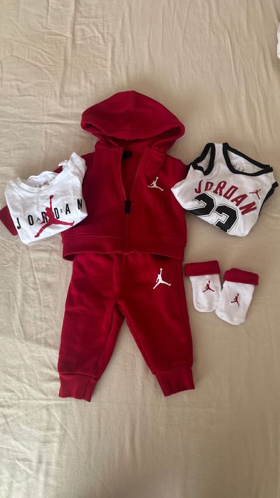 Бебешки комплект nike jordan