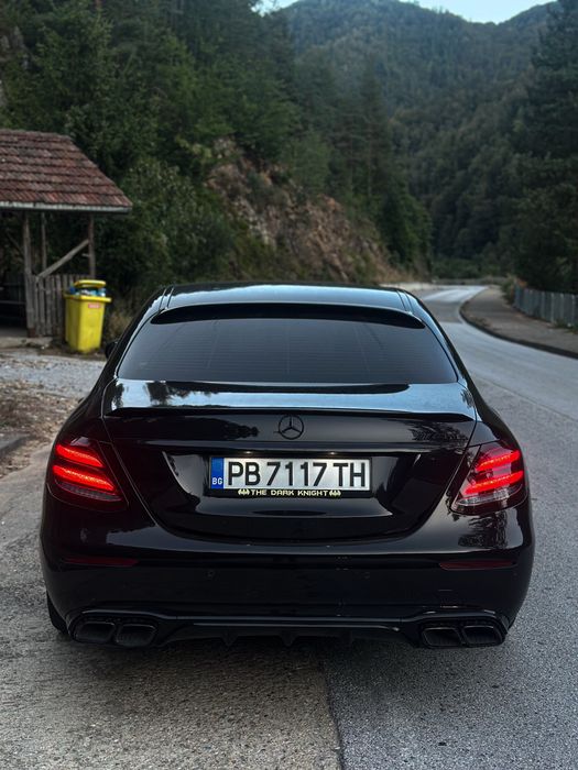 Mercedea-Benz E220