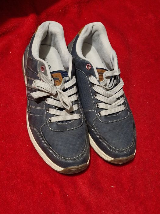 Adidasi sport nr 40
