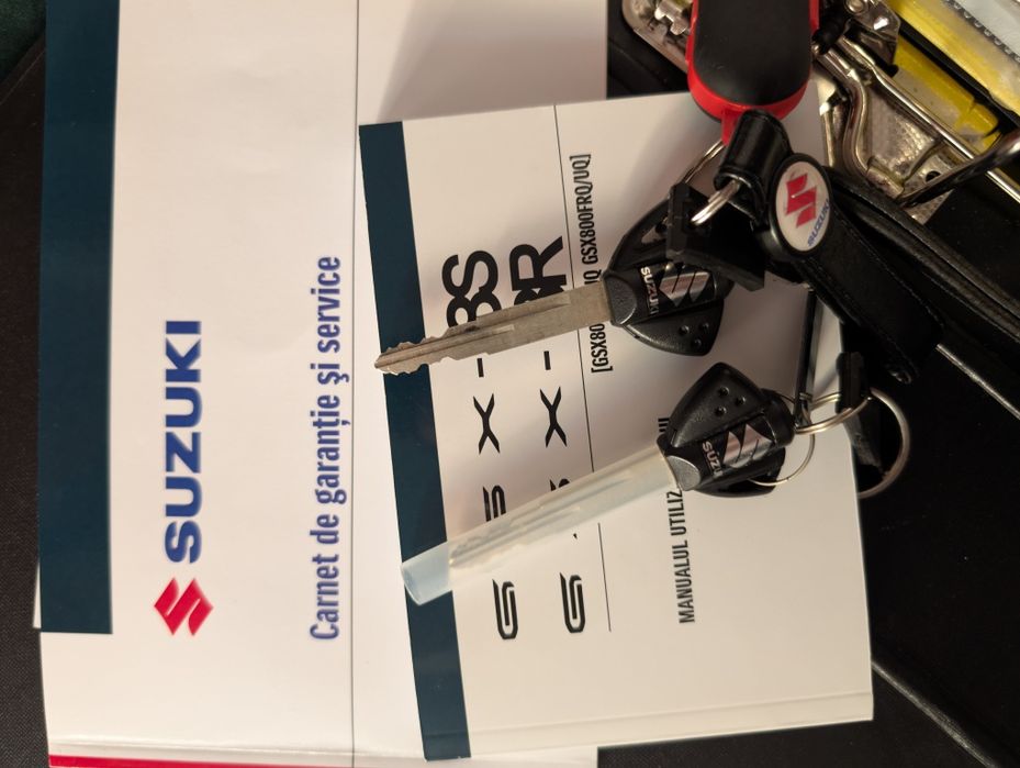 Vând Suzuki GSX-8R - 2024 - Garantie 2028