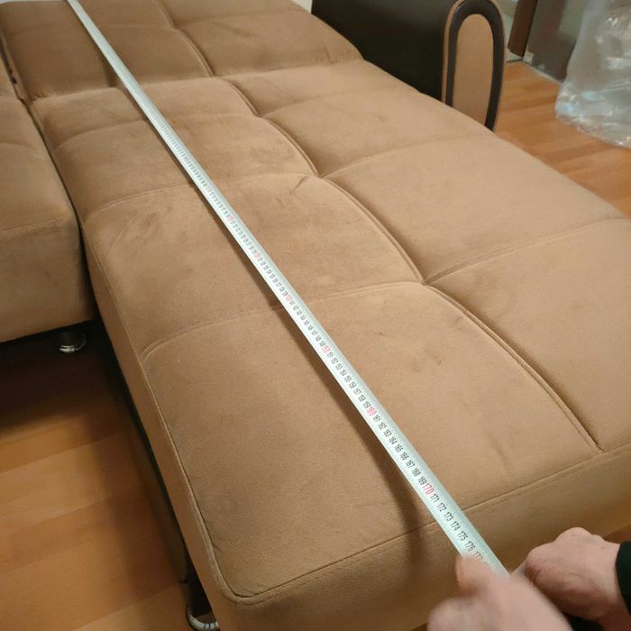 Разтегателен диван с лежанка