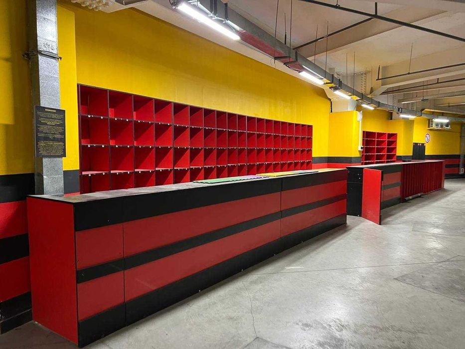 Барная мебель, стеллажи для обуви, шкафы, зона выдачи