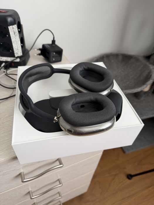 продам наушники Apple Airpods Max