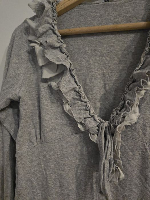 Сива блуза с деколте