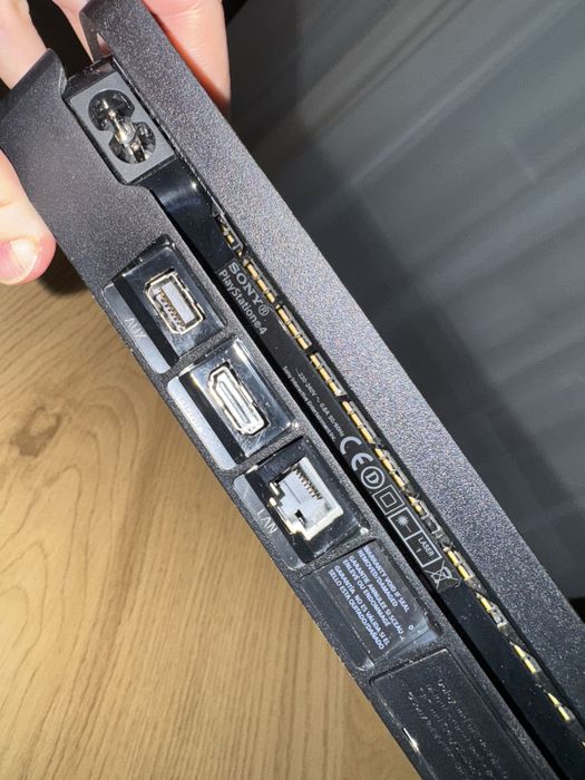 Play Station 4 cu 2 manete Sony