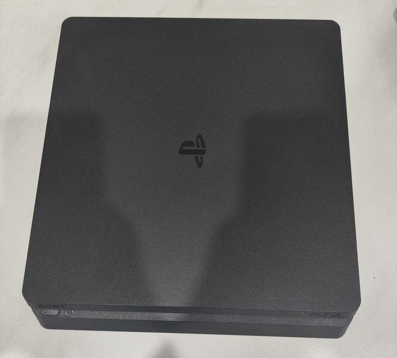 Продам PS 4 Slim