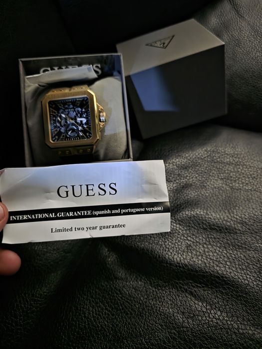 Часовник Guess чисто нов