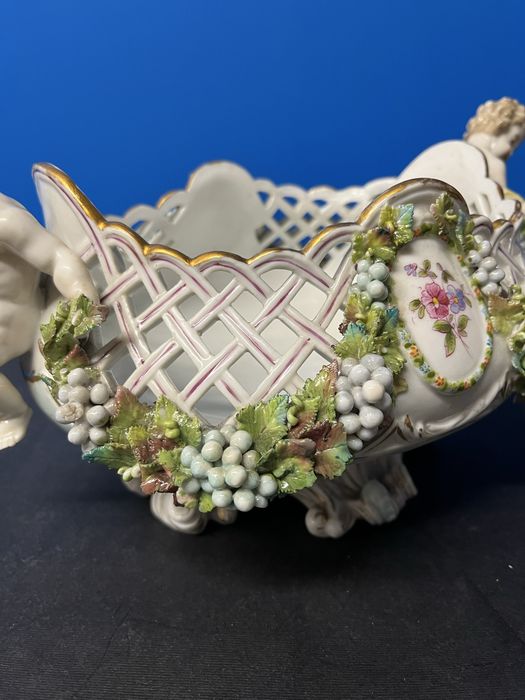 Колекционерска,порцеланова жардиниера Volkstedt,Germany