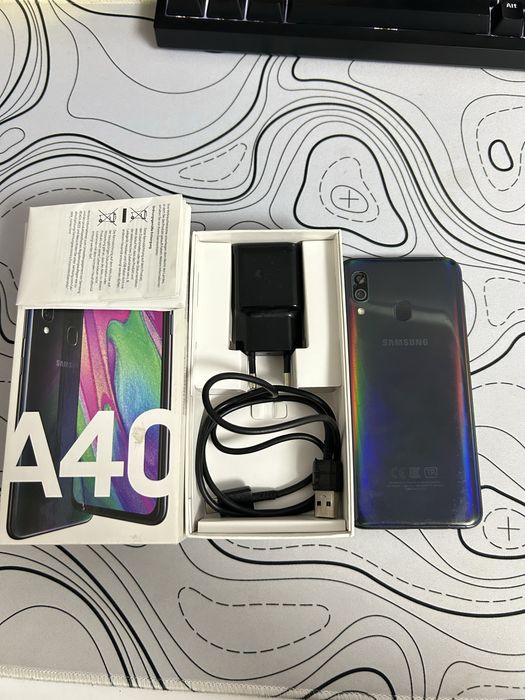 Продам телефон Samsung A40