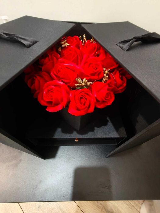 Шкатулка с мыльными розами