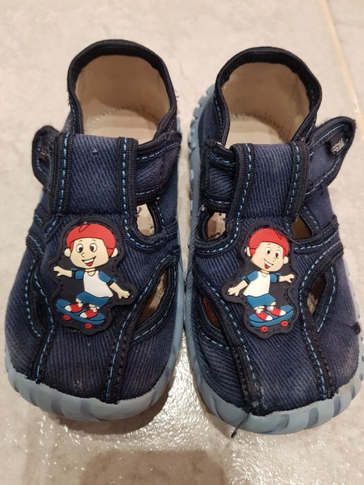 2 чифта Детски.    Пантофи