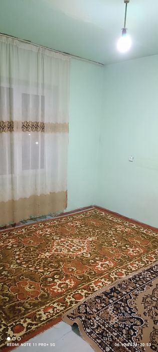 Dom sotiladi 2 xona 2 poliklinika yaqinida yulni ustidan