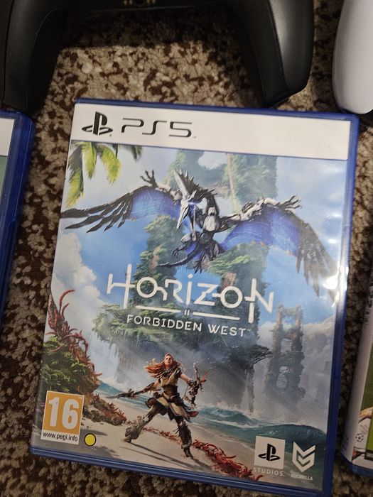 Playstation 5 cu 2 console si 6 jocuri