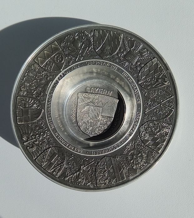 Колекционерски чинийки за стена +фруктиера