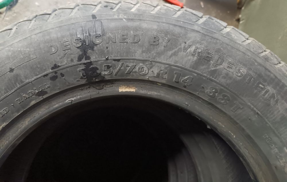 Продам комплект шин 185/70/R14