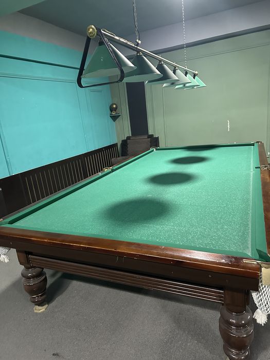 Bilyardniy stol sotiladi