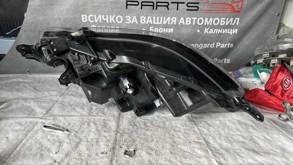 Десен и ляв фар Suzuki SX4 S-Cross 2022-