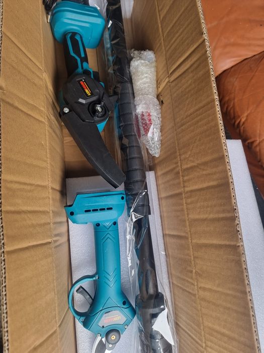 Set foarfeca si mini drujba cu acumulatori