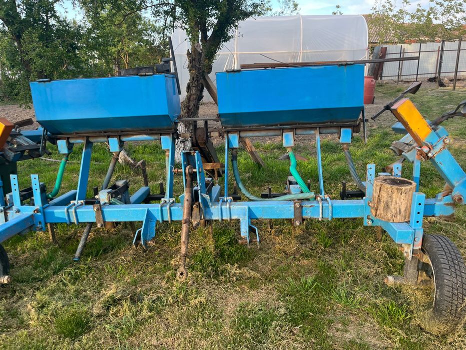 Vând prășitoare pe 6 rânduri cu fertilizare și distribuitor de azot