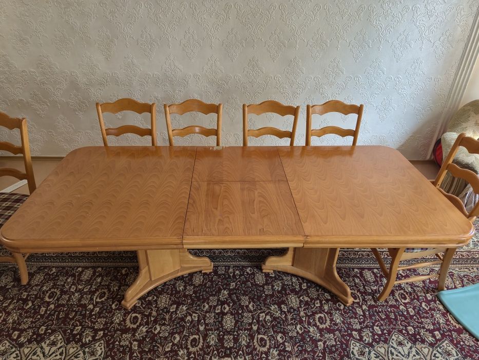Продам стол со стулями в хорошем состояний !
