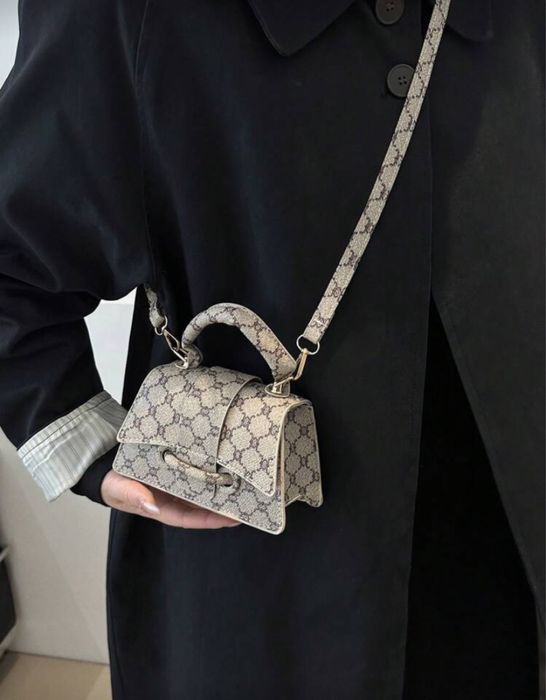 Малка дамска чанта – елегантен модел