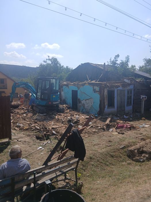 Închiriez miniexcavator 4.2t pt săpături fundații demolări terasari