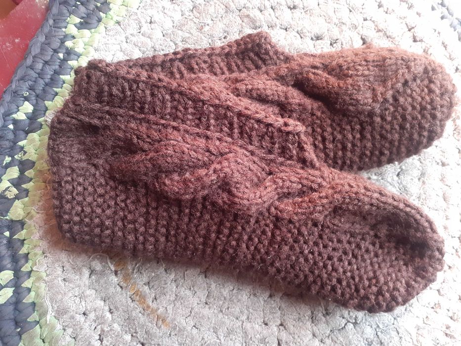Вязаные тапочки, ручная работа