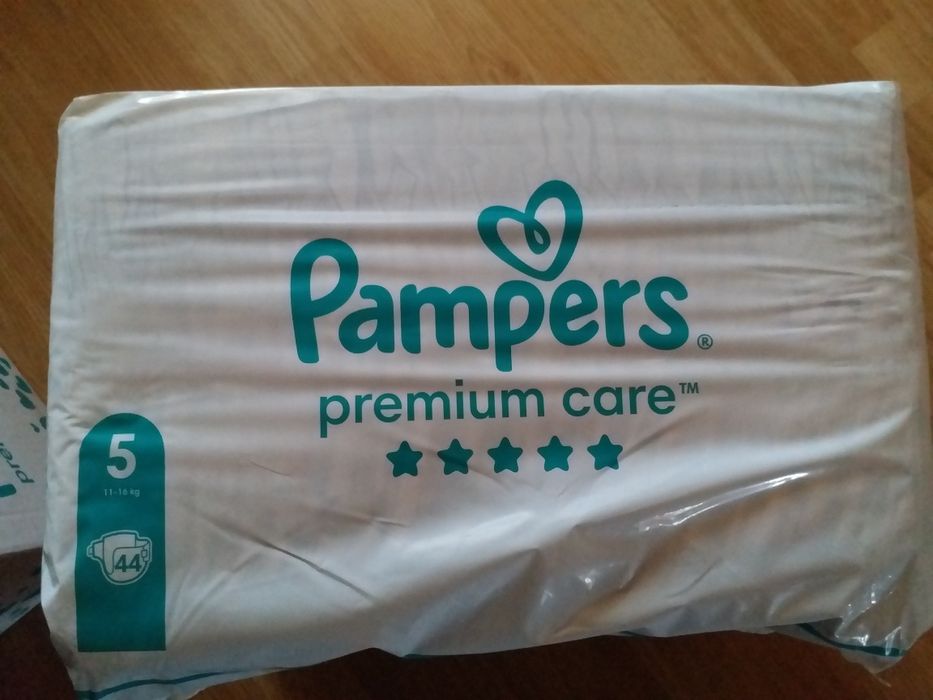 Vând scutece Pampers premium care 5