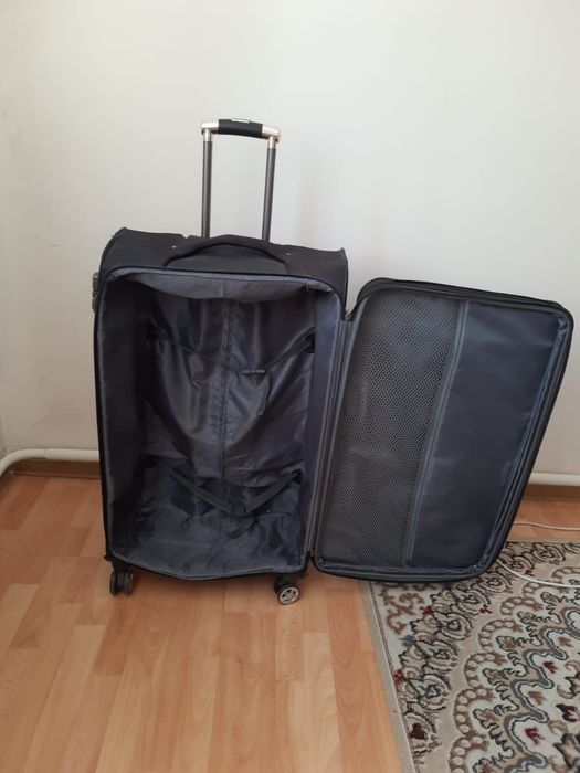 Продам большой чемодан
