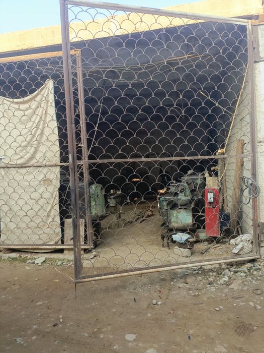 Запчас бозорда ичида