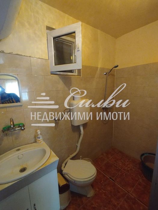 Самостоятелна ТУХЛЕНА къща на ПЛОЧА - с.Хан Крум