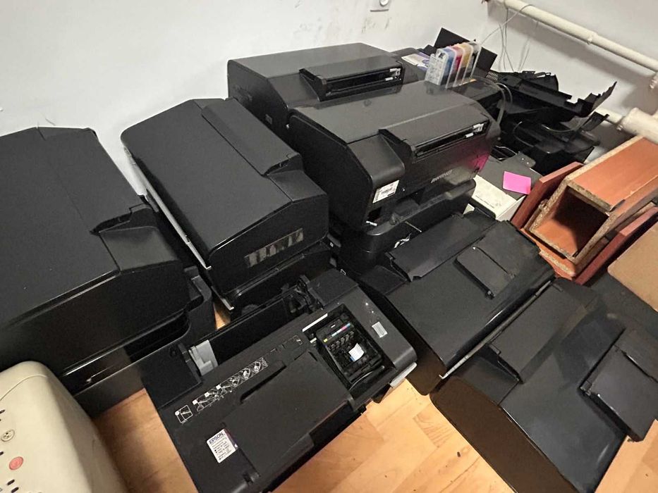 Срочно продам сервис центр. Есть принтера рабочие и на запчасть.
