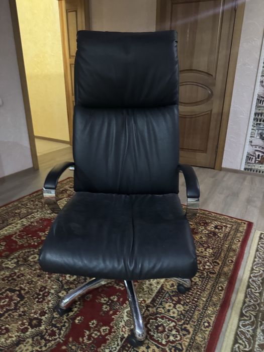 Продам кресло руководителя