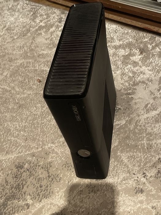 Продам XBOX 360.