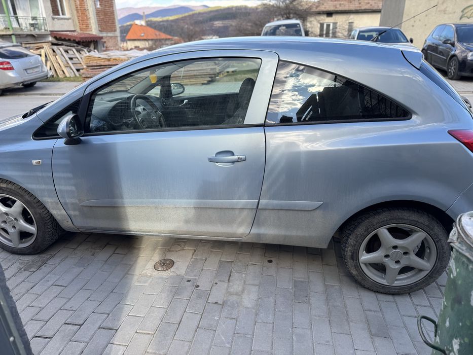 Продавам Опел Корса Д 2007г. 1.2 бензин