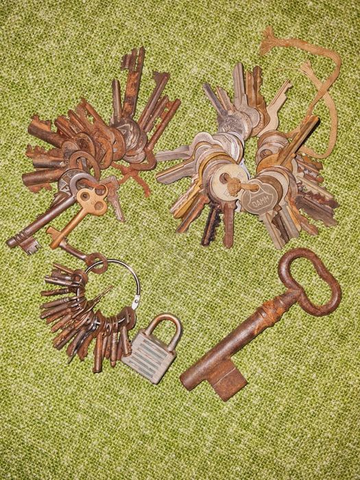 Lot chei vechi, colectie, decor, recuzita