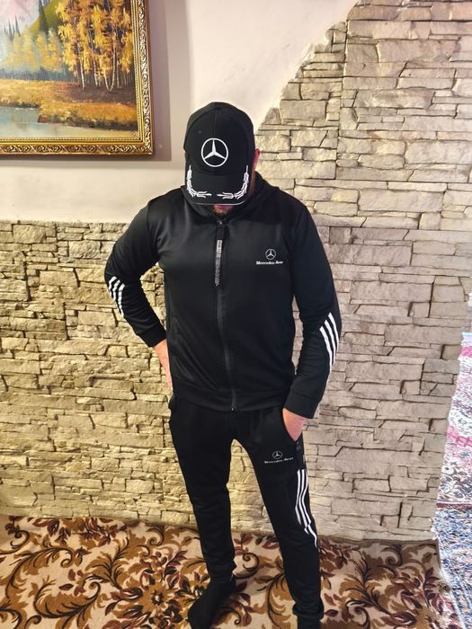 Спортивный костюм