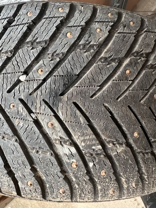 Зимние шины почти новые